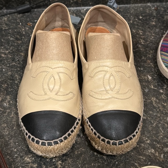 Coco Chanel lambskin espadrille cream and black toe soft leather slip on 36 - Picture 12 of 12